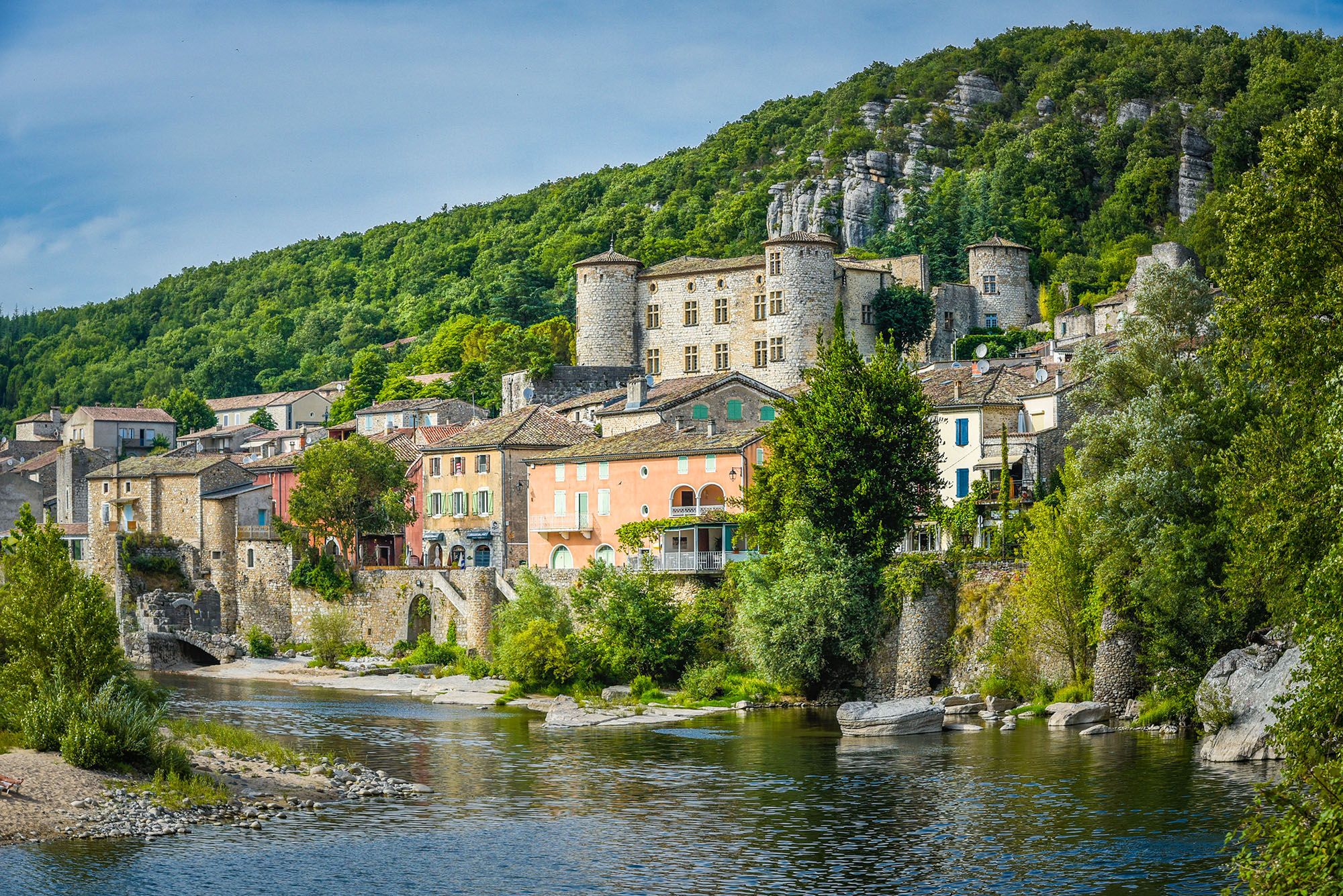 Gorges de l'Ardèche village de Vogüe (France)