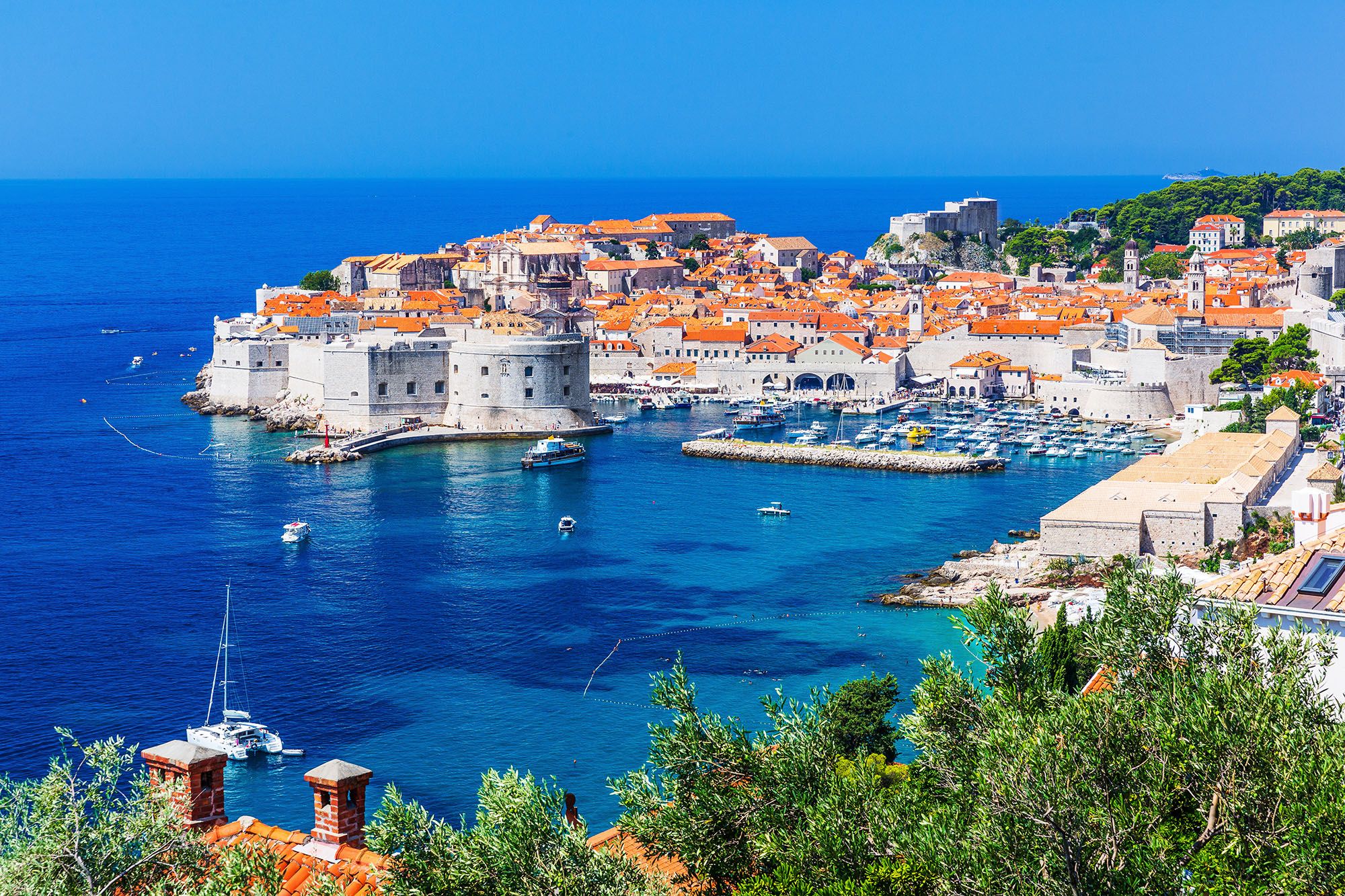 Vue sur le vieux port de Dubrovnik (Croatie)