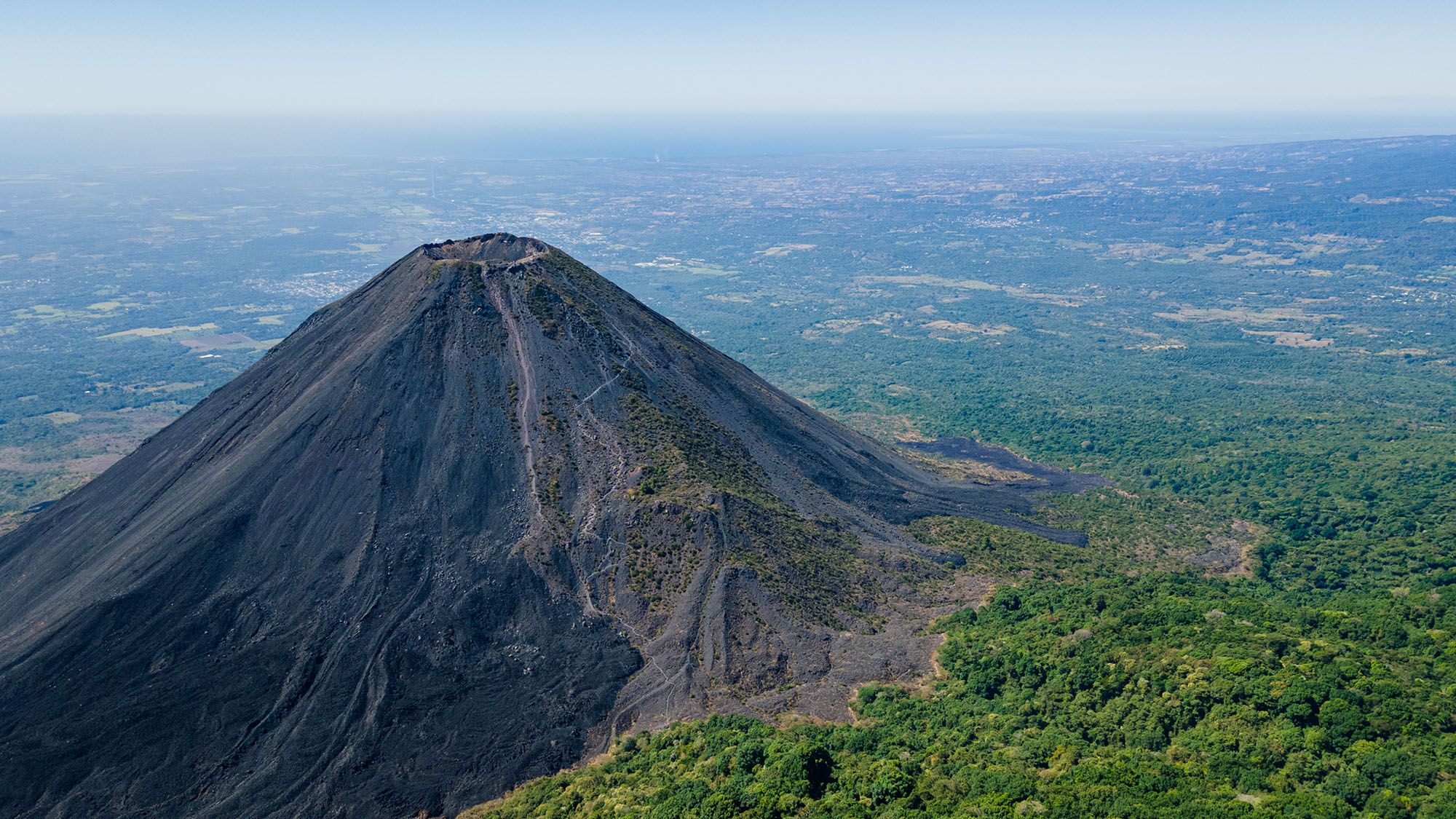 Le volcan Izalco de la cordillère d'Apaneca dans le département de Sonsonate - Salvador
