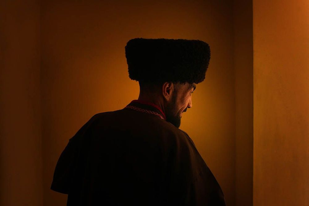 Mollah turkmen coiffé d’une toque traditionnelle en laine d’Astrakhan Turkmenistan