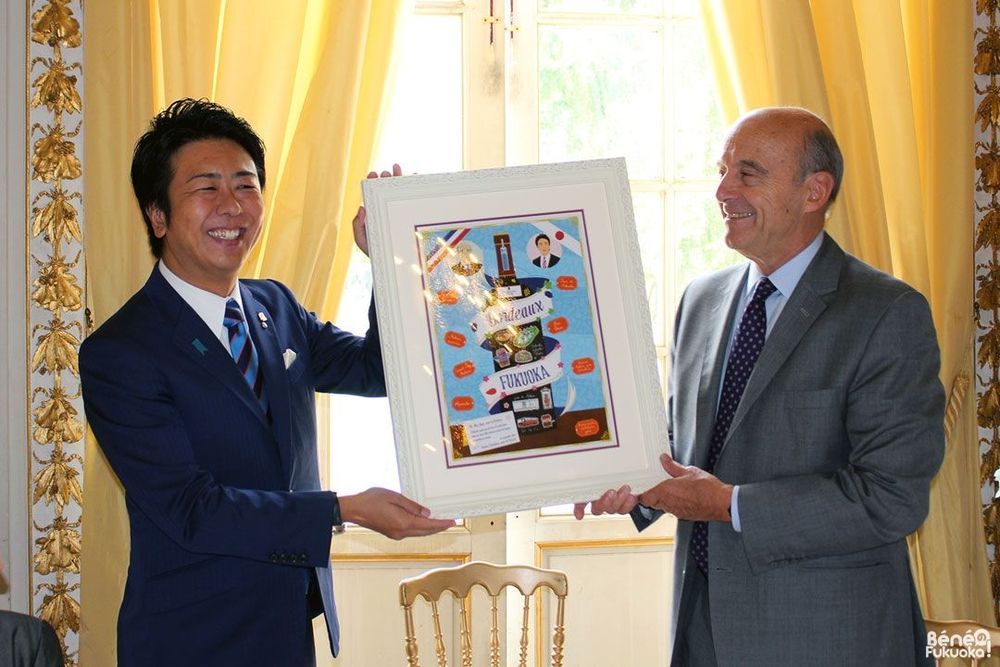 Mon poster remis au maire de Bordeaux par le maire de Fukuoka