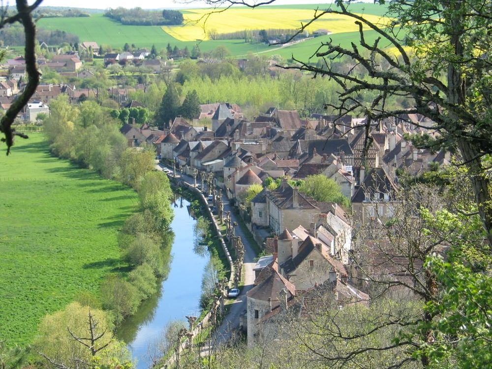 Noyers Yonne Village