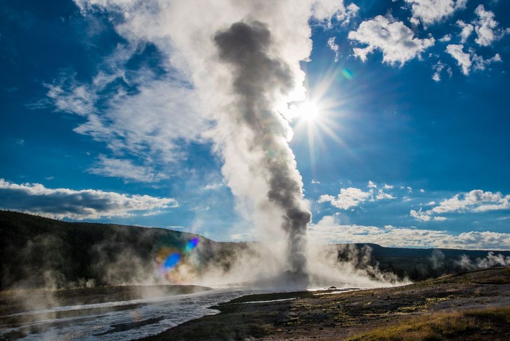 Wyoming Yellowstone Old Faithfull