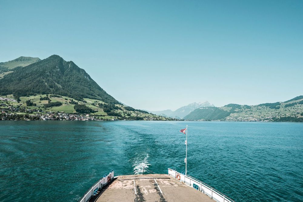 Suisse Lac des Quatre-Cantons ferry de voiture de Beckenried a Gersau