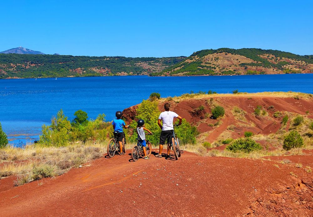 Vélo au lac du Salagou