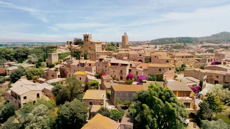 La Catalogne en trois road trips secrets La vieille ville médiévale de Pals, sur la Costa Brava
