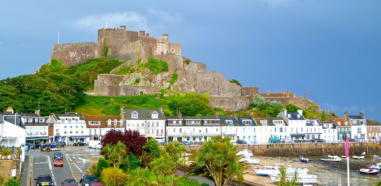 Îles Anglo-Normandes : pas d'autorisation de voyage électronique avant fin 2025 Jersey