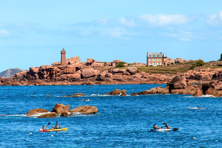 Côtes d’Armor : la côte de Granit rose en kayak
