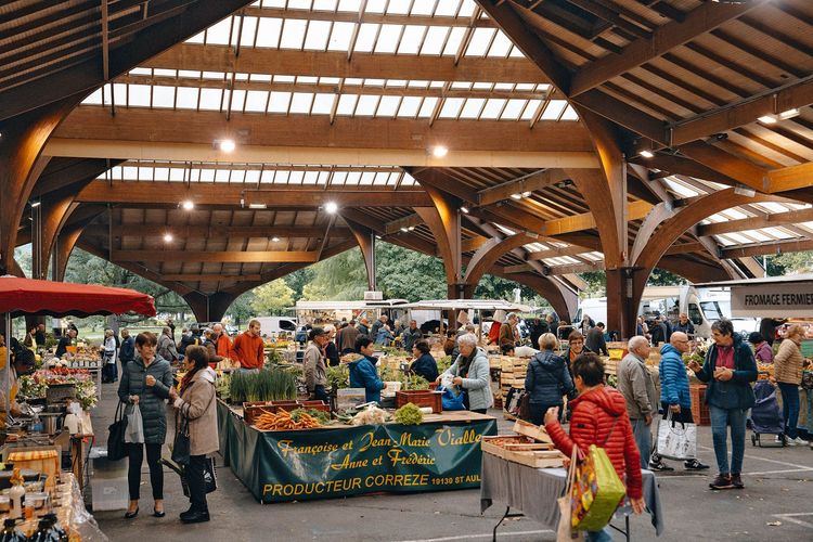 Pourquoi Brive-la-Gaillarde est une ville incontournable pour les gourmets ? Marché de Brive