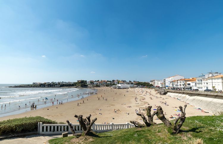 Pourquoi cette station balnéaire de Charente-Maritime est idéale pour des vacances en famille les pieds dans l'eau plage de Pontaillac