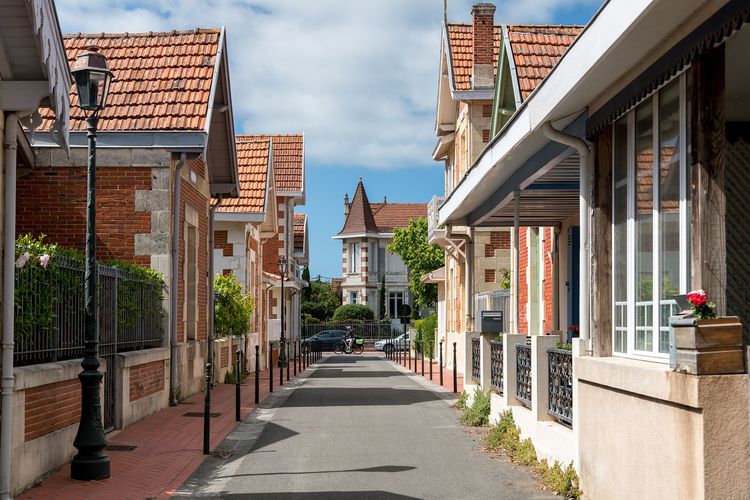 A moins de 2h de Bordeaux, cette station balnéaire est le spot parfait pour s'oxygéner face à l'Atlantique Soulac-sur-Mer