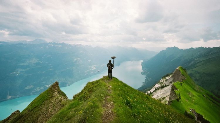 Cloches des vaches, pluie sur le lac... Les sons de la Suisse inspirent le musicien électro Thylacine