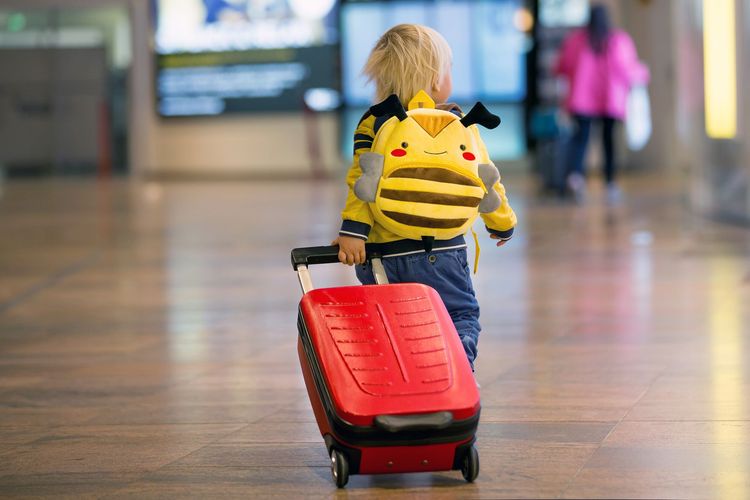 Ces indispensables à mettre dans la valise de votre enfant pour partir en voyage en toute tranquillité Valise enfant