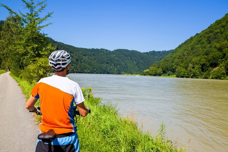 Cette piste cyclable est l'une des véloroutes d'Europe les plus fréquentées Vélo - Danube