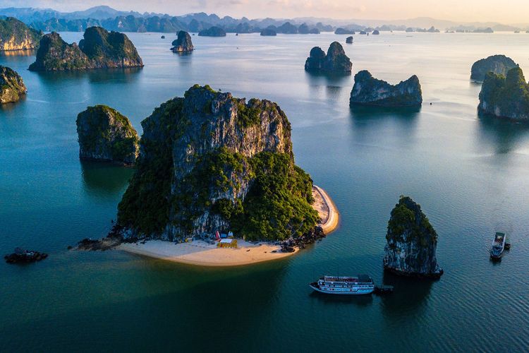 La baie d'Along menacée par un projet immobilier géant Vietnam Halong