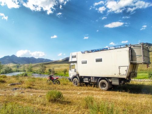 En Russie, dans l'Altai, La M52, classée comme l'une des 5 plus belles routes du monde par Géo.