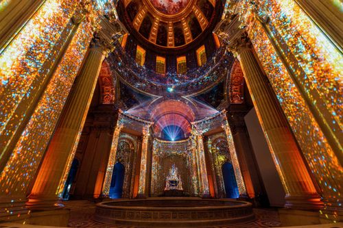 AURA : un spectacle immersif féérique au Dôme des Invalides