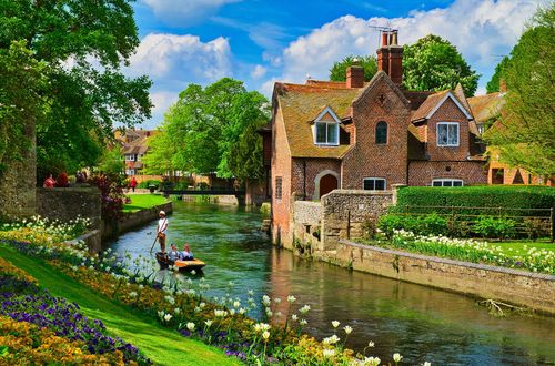 Canterbury - barque sur le Stour © Luigi Petro - stock.adobe.com