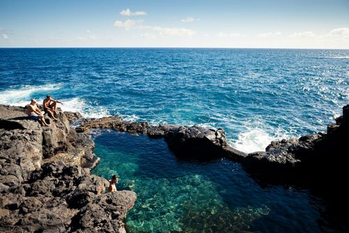 Se baigner dans les piscines naturelles des Canaries