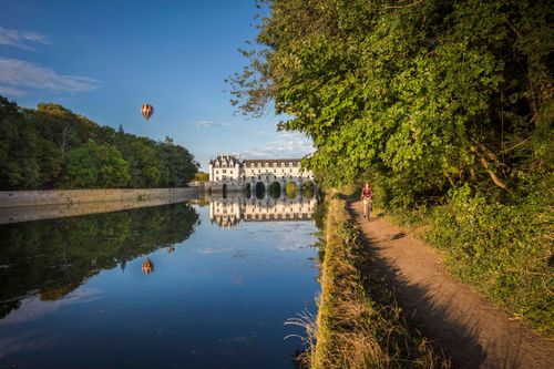 Le château de Chenonceau et un vélo en bord de Cher