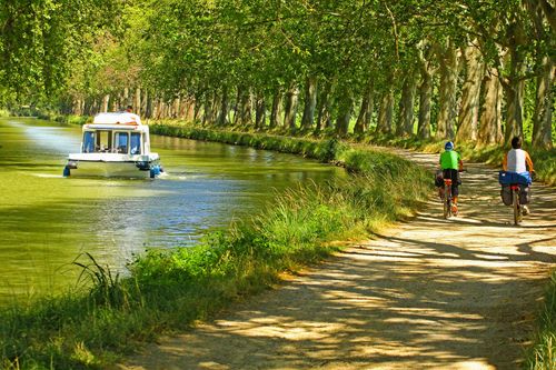 Cyclistes le long du Canal du Midi