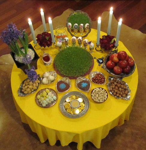 Table traditionnelle de Norouz Haft Sîn