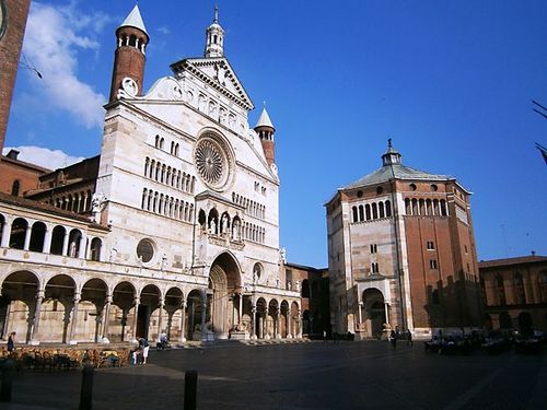 Italie Cremone Duomo et Baptistère