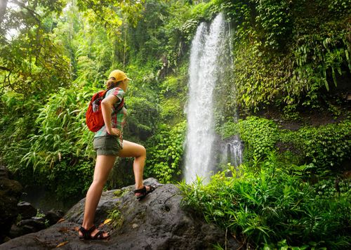 Indonésie Lombok Touriste Cascade