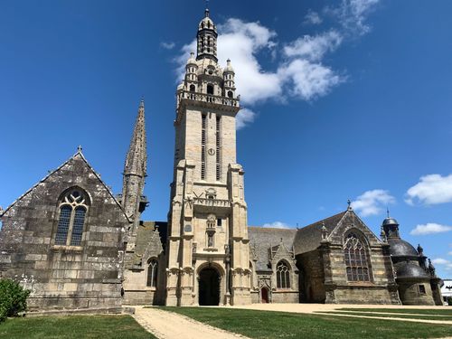 Découvrir l'enclos paroissial de Pleyben, chef-d'oeuvre de l'art breton