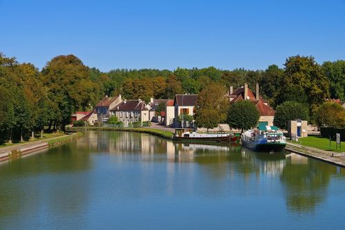 Bourgogne Canal de Bourgogne à Tanlay
