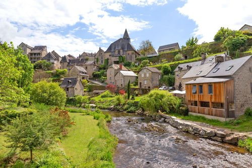 Treignac-sur-Vézère et la Vézère
