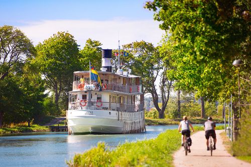 Vélo sur le canal Göta et le Juno