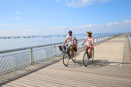 Vélo sur la jetée d'Andernos-les-Bains