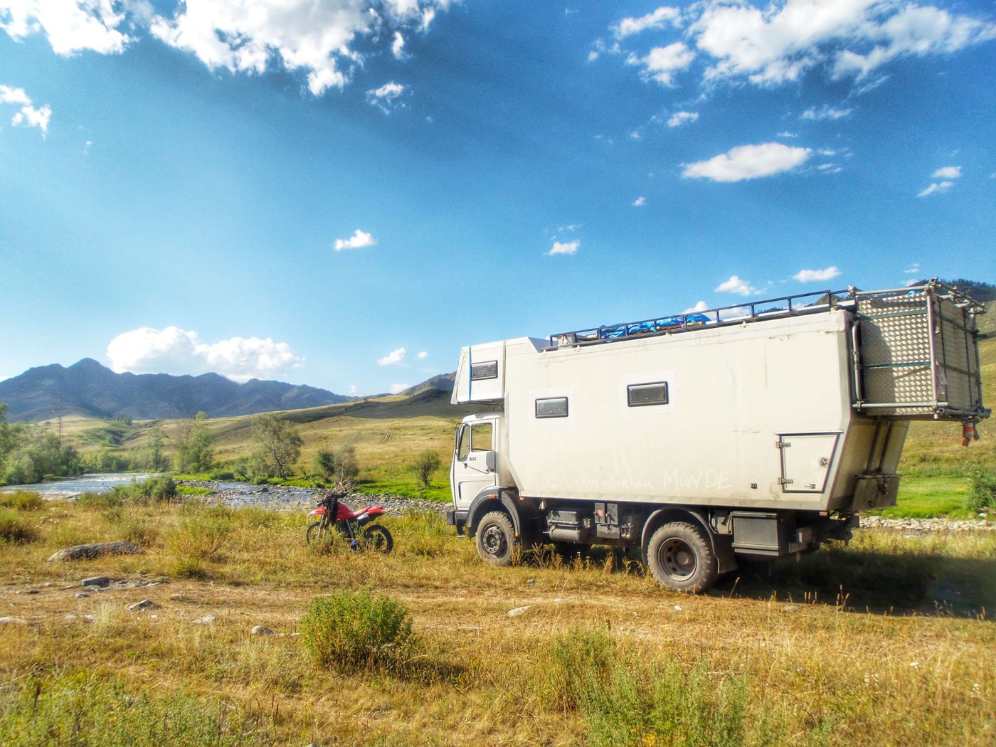 En Russie, dans l'Altai, La M52, classée comme l'une des 5 plus belles routes du monde par Géo.