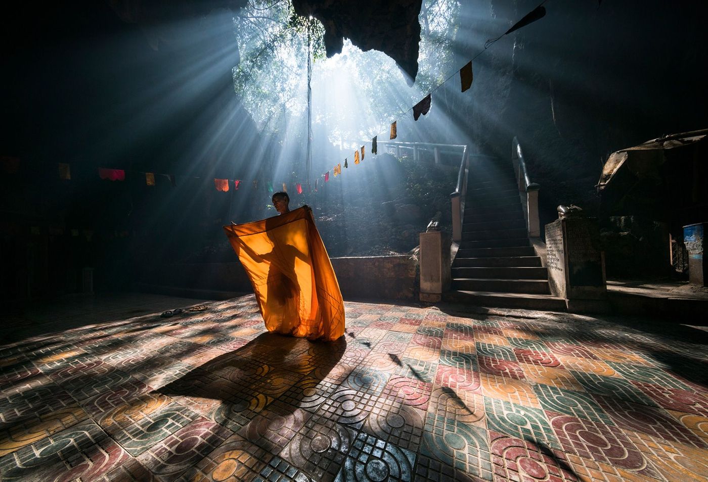Moine se préparant à la méditation, Cambodge