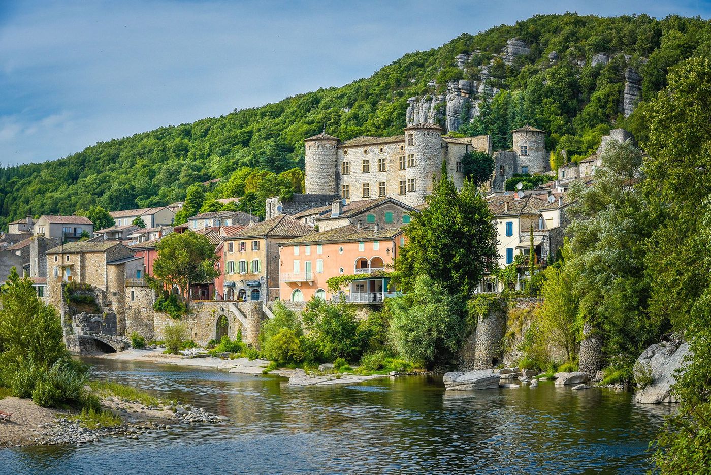 Gorges de l'Ardèche village de Vogüe (France)
