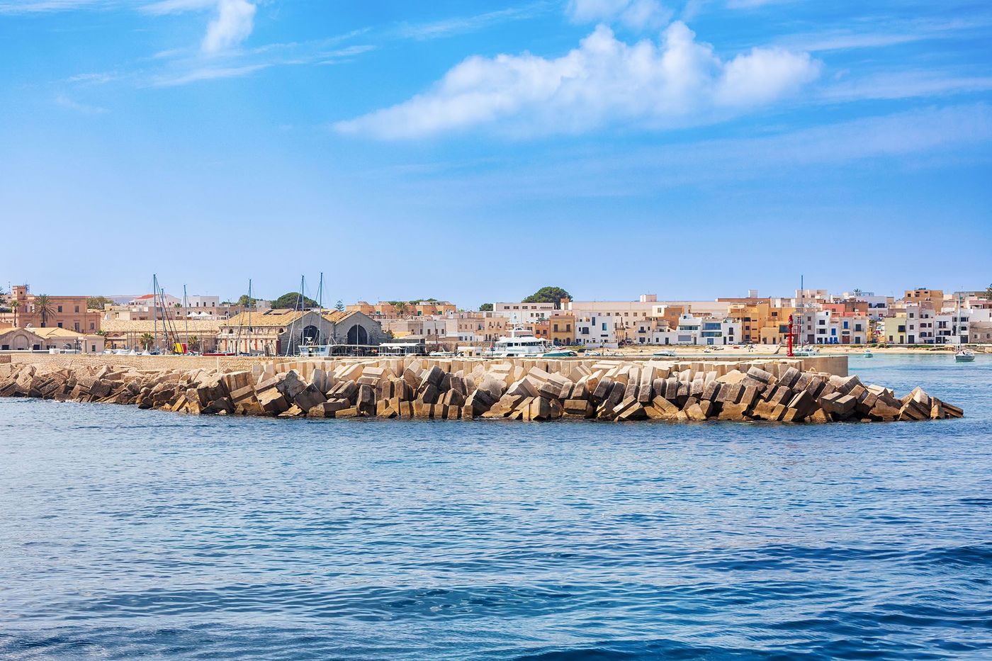 Île de Favignana dans l'archipel des îles Egadi - Sicile (Italie)