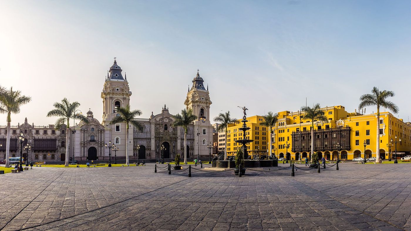 Cathédrale basilique Saint-Jean-l'Apôtre-et-l'Évangéliste de Lima sur la Plaza Mayor - Lima (Pérou)
