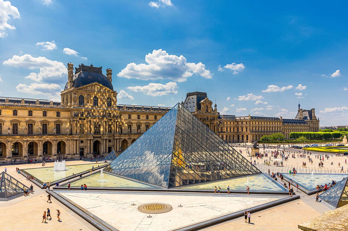 Vue du musée du Louvre à Paris - Île de France (France)