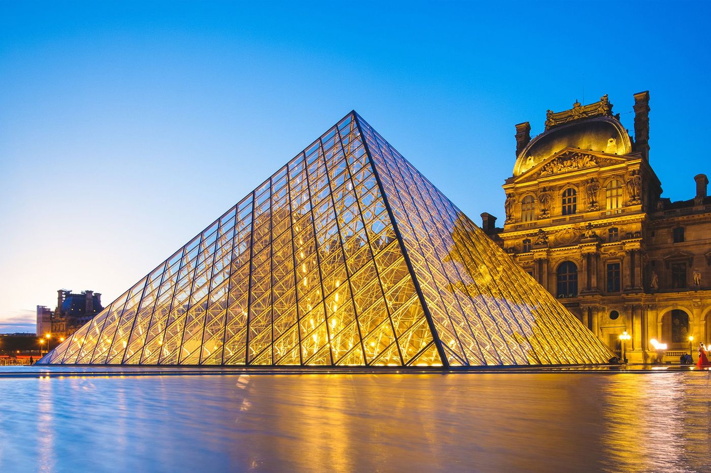 Pyramide du Louvre