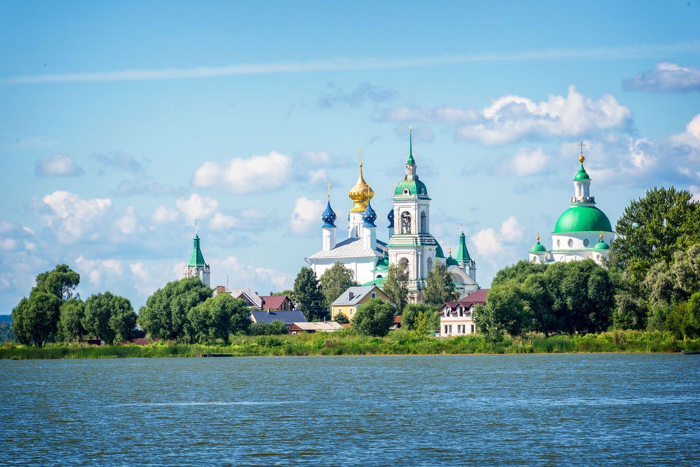 Lac Néron et monastère de Saint-Jacques-le-Sauveur de Rostov - Russie