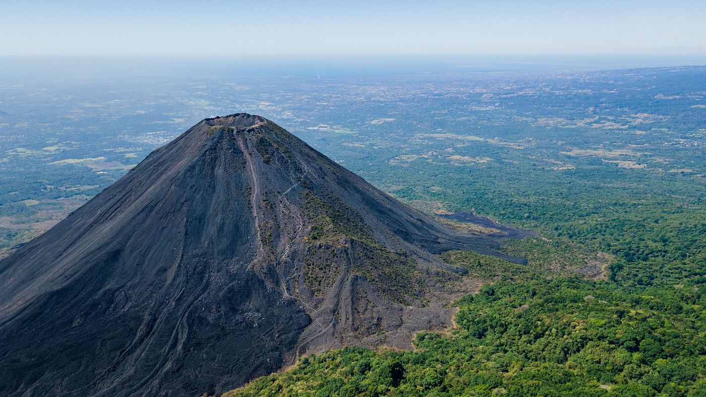 Le volcan Izalco de la cordillère d'Apaneca dans le département de Sonsonate - Salvador