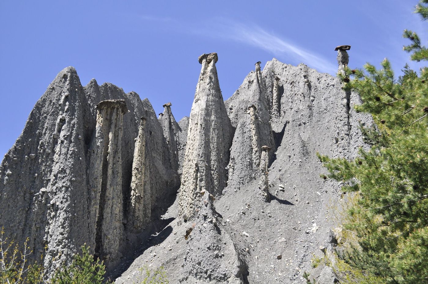 Demoiselles coiffées de Théus Hautes-Alpes