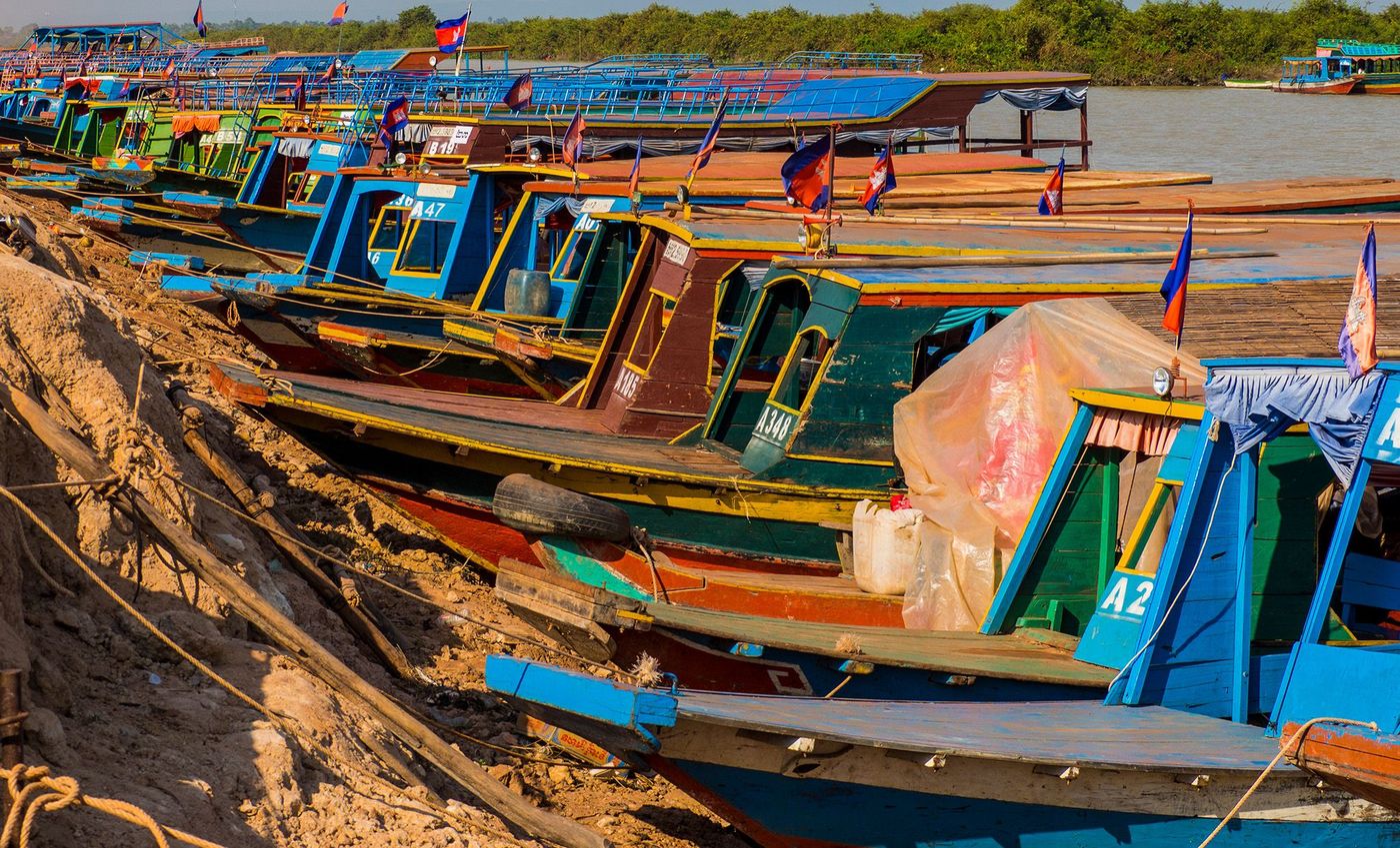 Barques de pêcheurs à fond plat - Tonlé Sap