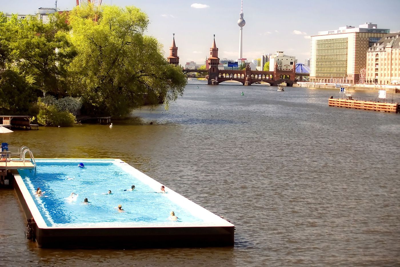 Berlin Badeschiff
