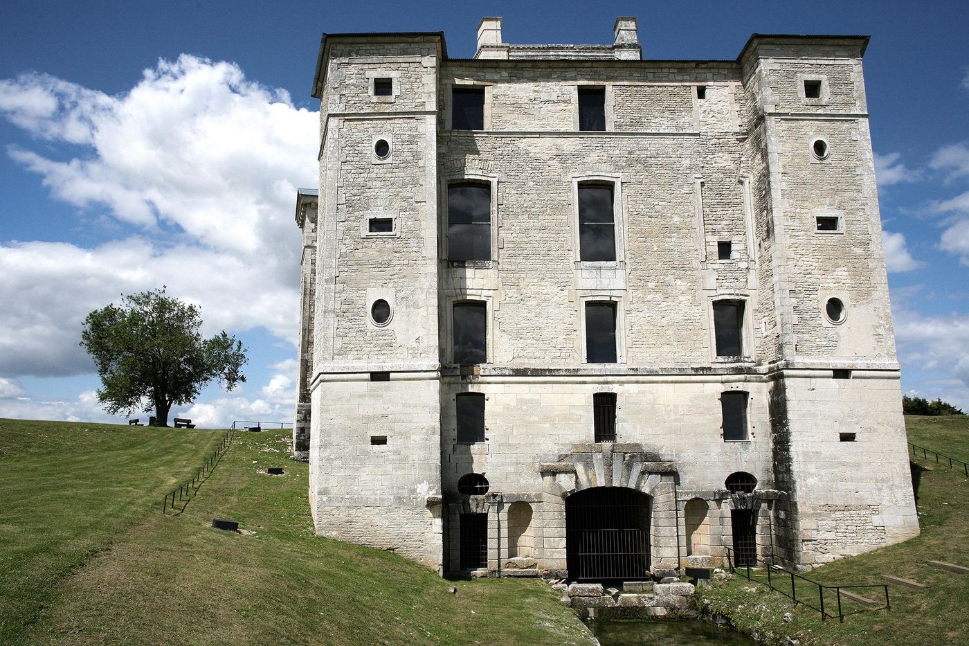 Bourgognes Château de Maulnes