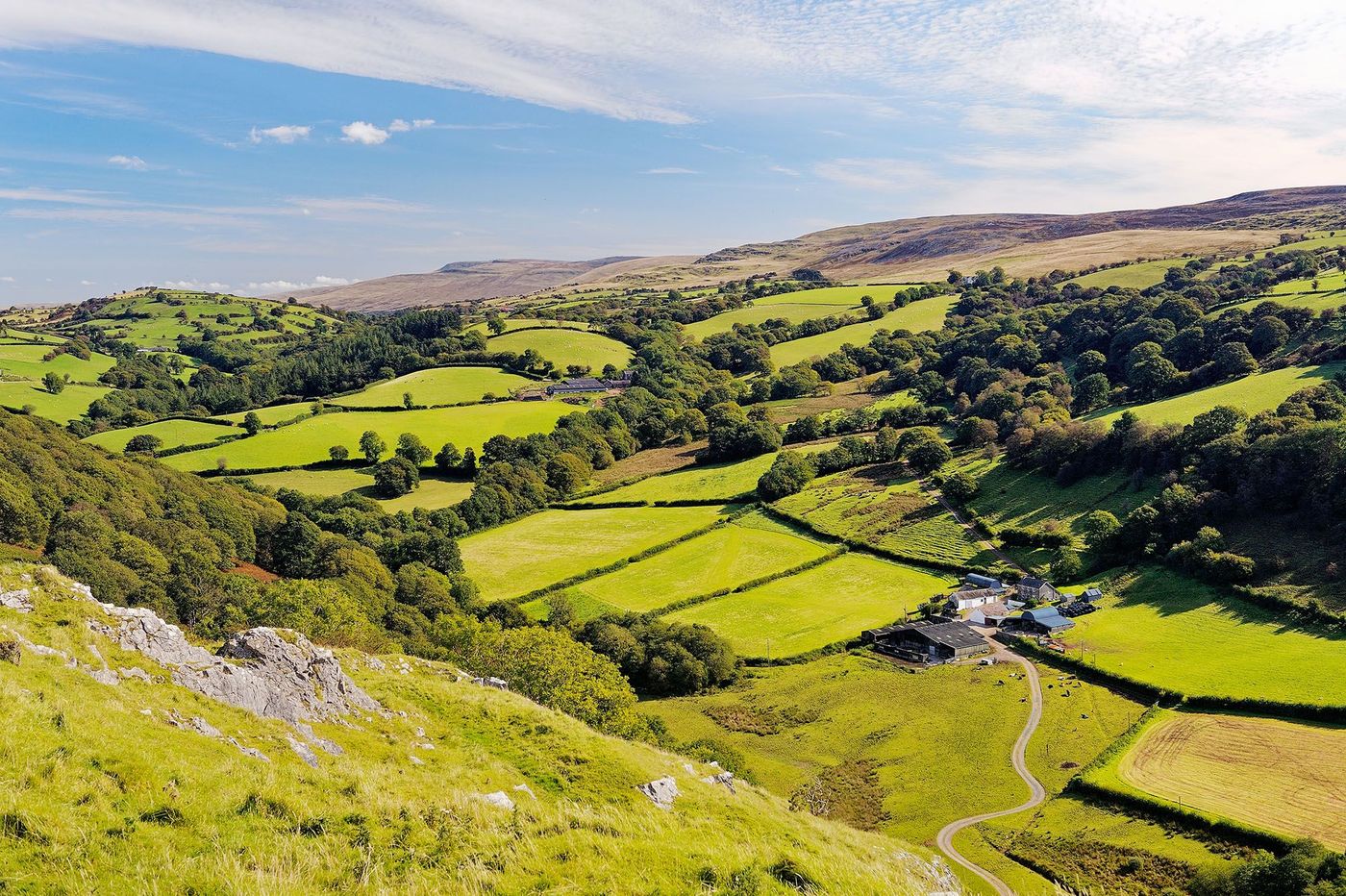 Vue depuis le château de Carreg Cennen dans le parc national des Brecon Beacons - Pays de Galles