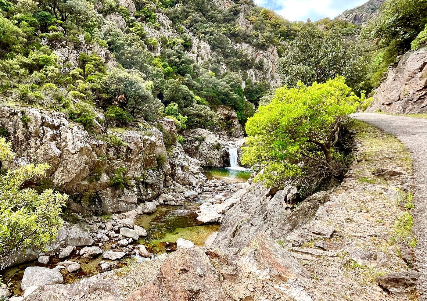 Chemin dans les gorges d’Héric