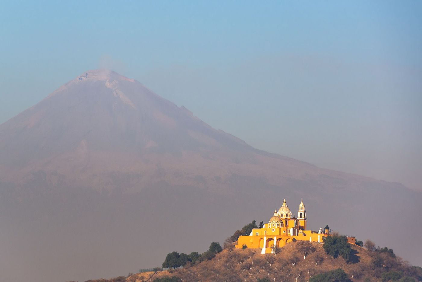 Mexique Eglise de Cholula Volcan Popocatepetl