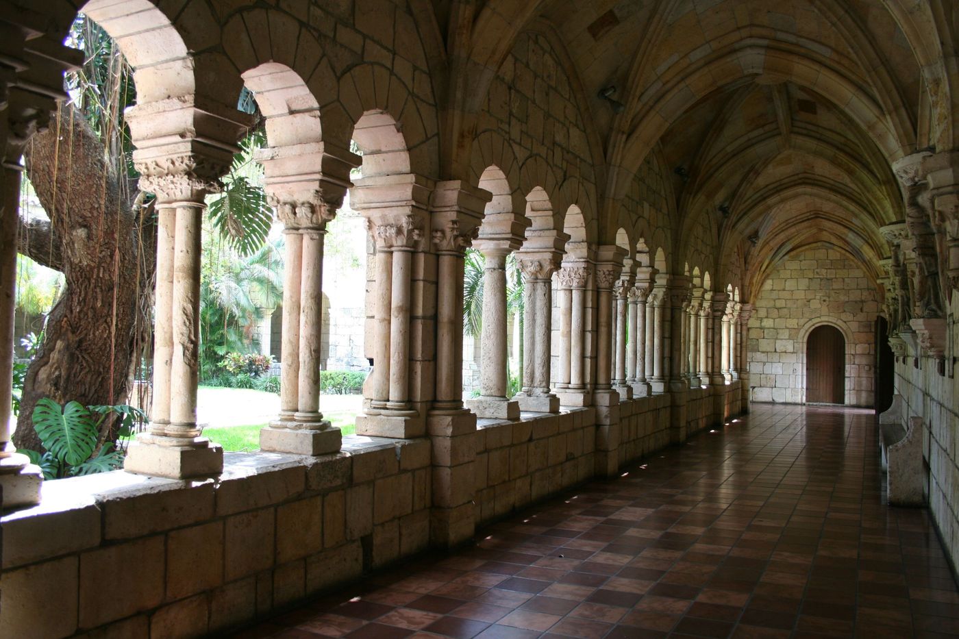 Cloître Ancient spanish monastery